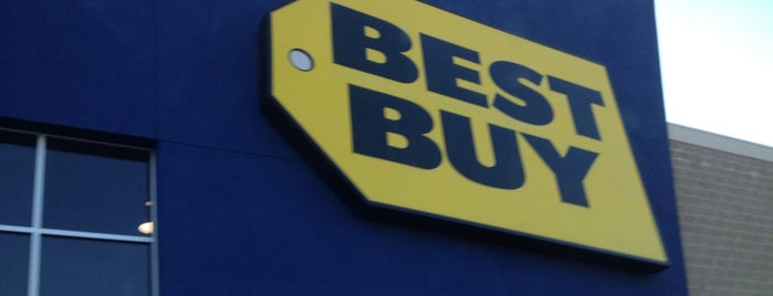 Best Buy is one of Tempat yang Disukai Doug.