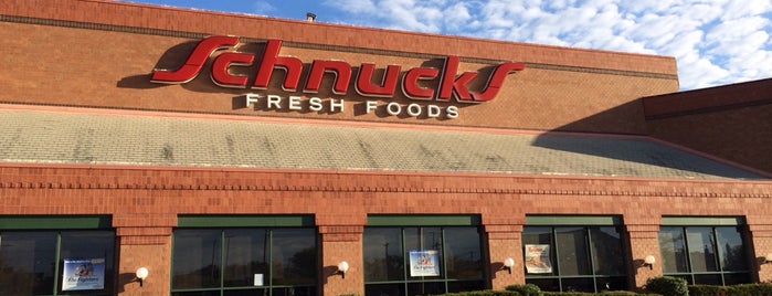 Schnucks South City is one of Locais curtidos por Michael.