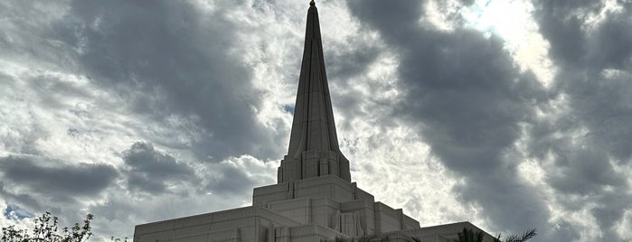 Gilbert Arizona Temple is one of Ashley's Favs.