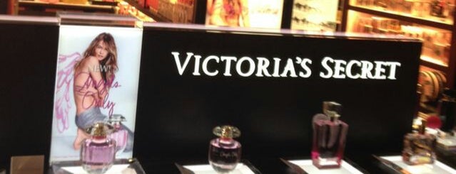 Victoria's Secret is one of Posti che sono piaciuti a Víctor.