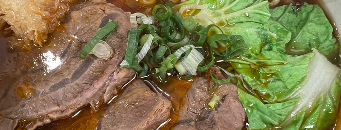 竣師父牛肉麵 master jim is one of Beef noodle and soup สายคนรักเนื้อ 🐂.