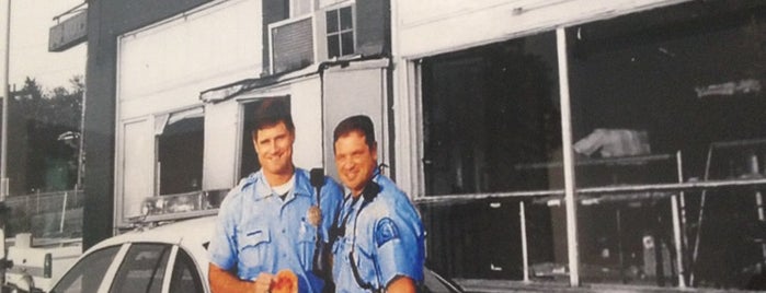 Ex Cop Donut Shop is one of Lugares guardados de Christopher.