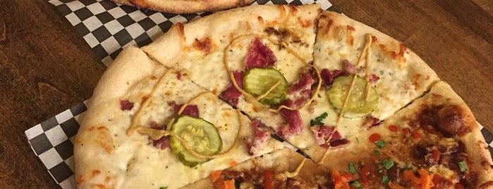 50/50 Stone Fired Pizza is one of Posti che sono piaciuti a Rayshawn.