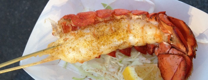 Cousins Maine Lobster Truck is one of Tempat yang Disukai Rayshawn.