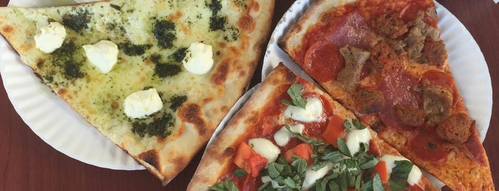 Vito's Pizza is one of Posti che sono piaciuti a Rayshawn.