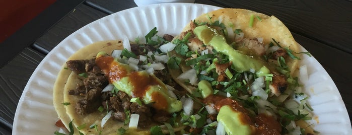 Seafood & Tacos Raul is one of Posti che sono piaciuti a Rayshawn.