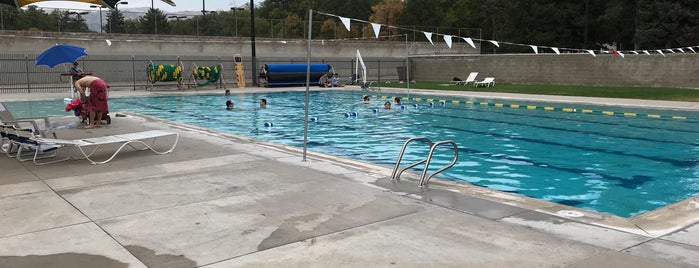 Liberty Park swimming pool is one of Tempat yang Disukai Timothy.