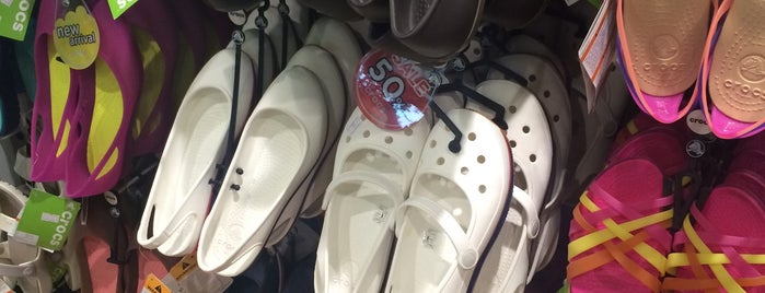 Crocs is one of Jeffreyさんのお気に入りスポット.