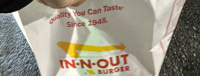 In-N-Out Burger is one of 🇺🇸American (2)🇺🇸.