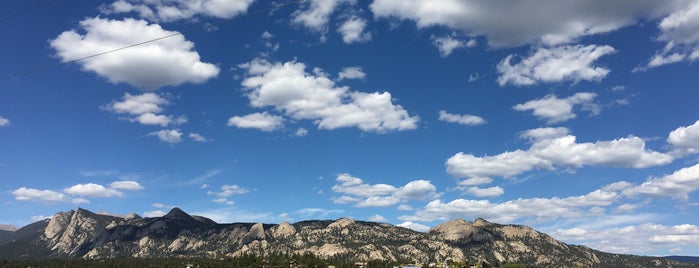Rocky Mountain National Park is one of สถานที่ที่ Nick ถูกใจ.