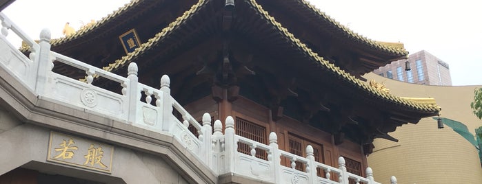 Jing'an Temple is one of Lugares favoritos de Raúl.