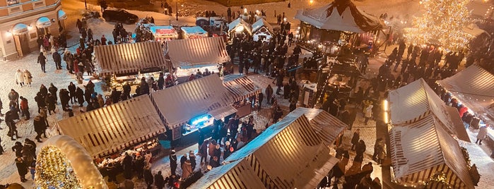 Ziemassvētku Tirdziņš Doma Laukumā | Christmas Market Dome square is one of Posti che sono piaciuti a Evija.