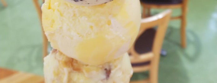 サーティワンアイスクリーム is one of Just Desserts.