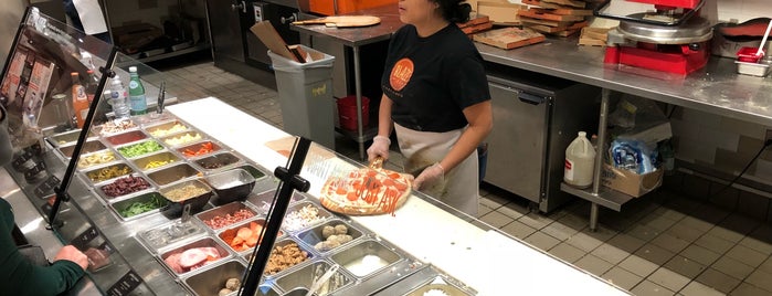 Blaze Pizza is one of Posti che sono piaciuti a C.