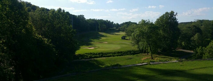 Larkin Golf Club is one of Lugares favoritos de James.