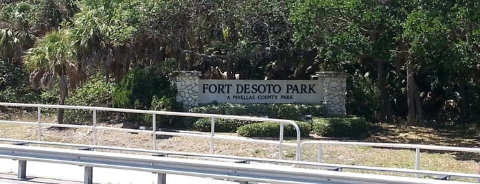 Fort DeSoto Park is one of สถานที่ที่ Kimmie ถูกใจ.