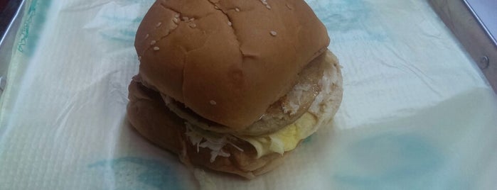 Nagos Burger Stall is one of Lugares guardados de Charlie.