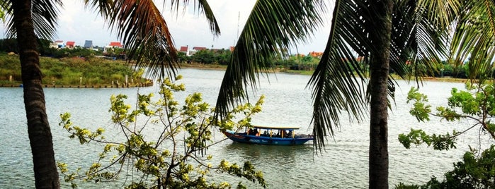 Hội An is one of Tempat yang Disukai Dress for the Date.