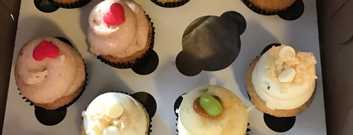 Cami Cakes Cupcakes is one of Locais curtidos por Chester.