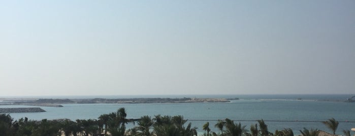 Four Seasons Resort Dubai at Jumeirah Beach is one of Tempat yang Disukai R.