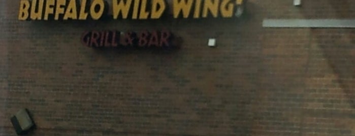 Buffalo Wild Wings is one of สถานที่ที่บันทึกไว้ของ Larry&Rachel.