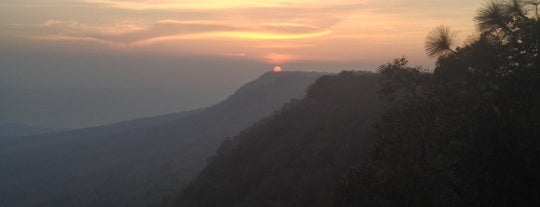 Lom Sak Cliff is one of เท่ว.