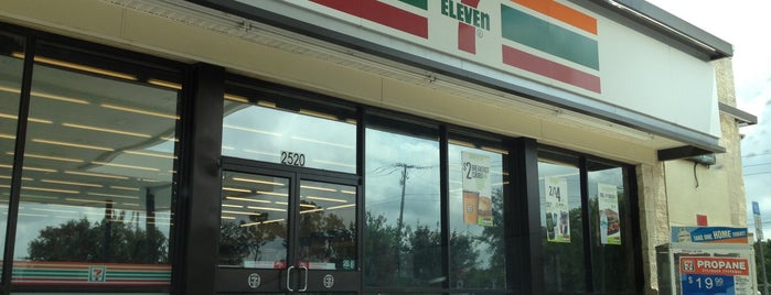 7-Eleven is one of Orte, die Kleber gefallen.