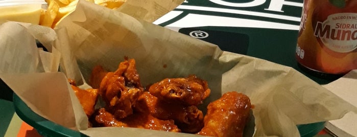Wingstop is one of Ricardoさんのお気に入りスポット.
