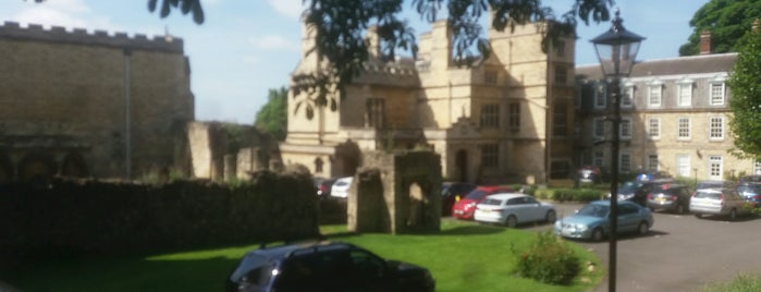 Lincoln Medieval Bishops' Palace is one of Tempat yang Disukai Carl.