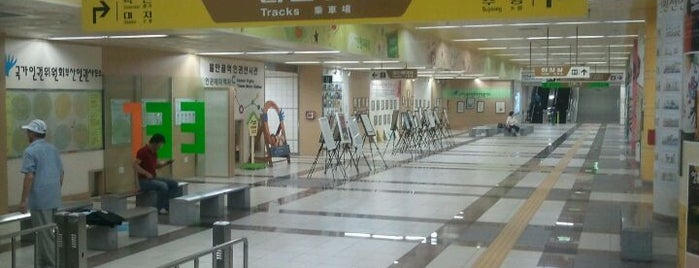 ムルマンゴル駅 is one of 쟈철.