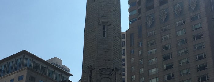 Chicago Water Tower is one of Orte, die Mike gefallen.