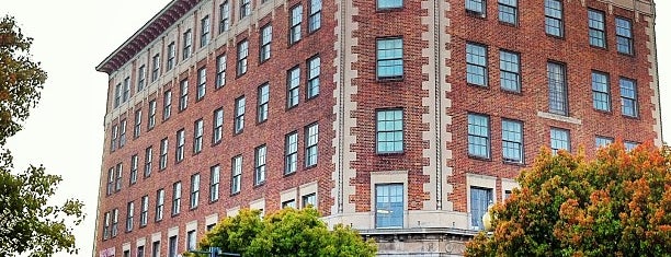 The Culver Hotel is one of Laurenさんの保存済みスポット.
