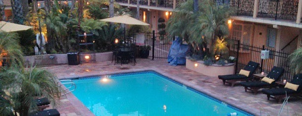 Holiday Inn Laguna Beach is one of Locais curtidos por Josh.