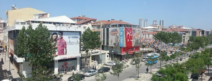 Küçükbakkalköy is one of Posti che sono piaciuti a Aslı.