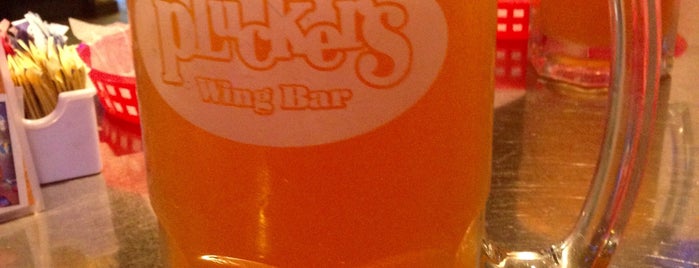 Pluckers Wing Bar is one of Locais curtidos por Jeff.