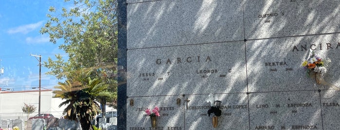 San Fernando Cemetery Number 2 is one of Business.