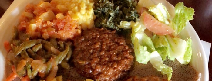 Yenat Guada Ethiopian Cuisine is one of Posti che sono piaciuti a Chris.