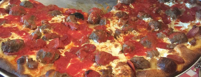 Grimaldi's Pizzeria is one of Posti che sono piaciuti a Chris.