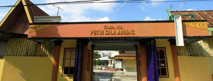 Taman Putri Kaca Mayang is one of Pekanbaru City Badge - Kota Bertuah.