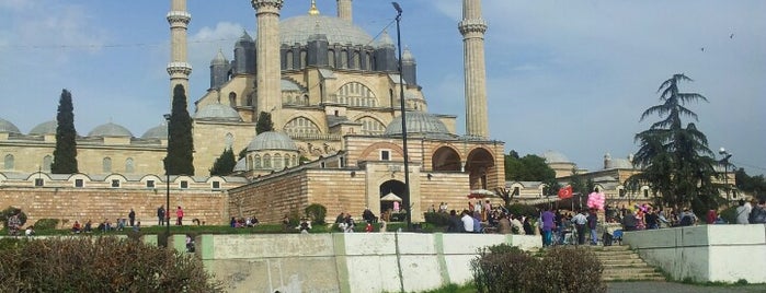 Selimiye Mosque is one of Favorite affordable date spots.