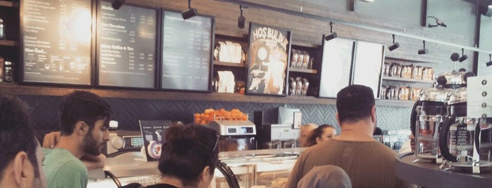 Starbucks is one of Lugares favoritos de CanBeyaz.