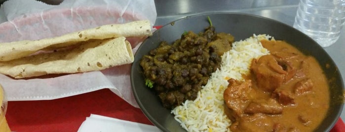Bombay's Indian Restaurant is one of Tempat yang Disukai Glenda.