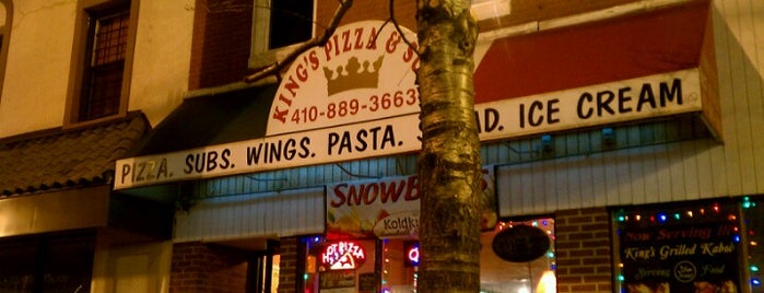 King's Pizza & Kabobs is one of สถานที่ที่ Chris ถูกใจ.