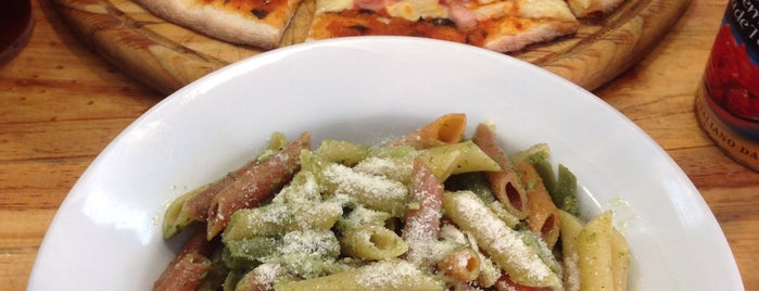 In Tre Pasta & Pizza Bar is one of Rest por Conocer.