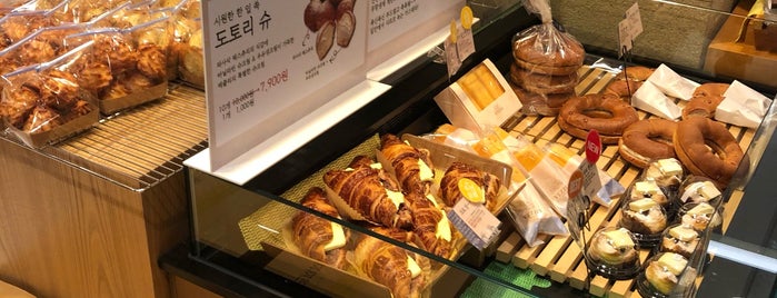 VEZZLY Bakery&Deli is one of TDL.
