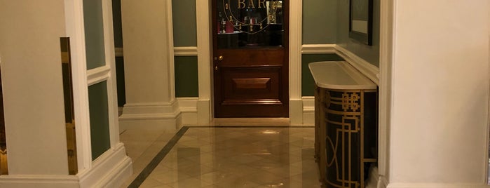The Horseshoe Bar is one of Cocktails in Dublin.