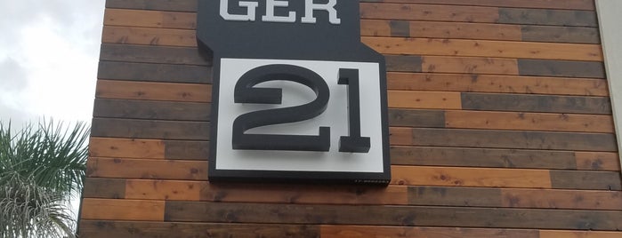 Burger 21 is one of Tempat yang Disukai Eric.