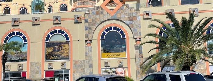 Le West Indies Shopping Mall is one of Saint-Martin.