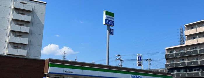ファミリーマート 堺出島海岸通店 is one of コンビニ.