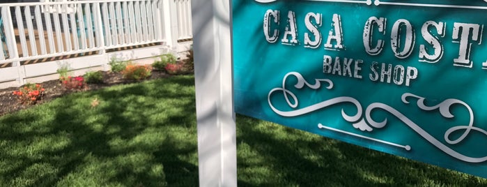 Casa Costa Bakeshop is one of Locais curtidos por Frank.